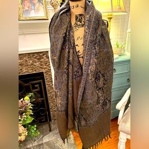💕 NWOT Halston Red 100% Wool Scarf Wrap  An Amazing Find